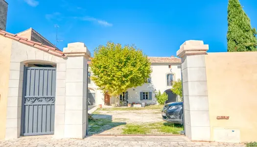 Vaucluse (84) proche Avignon, VEDENE bastide vigneronne de 438 m² - Terrain de 890 m² + 250 m² de 