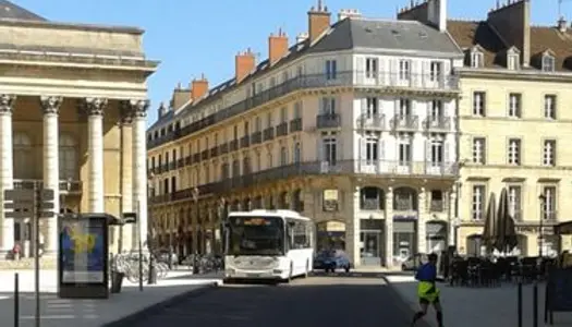 Place de parking / Place du théâtre 