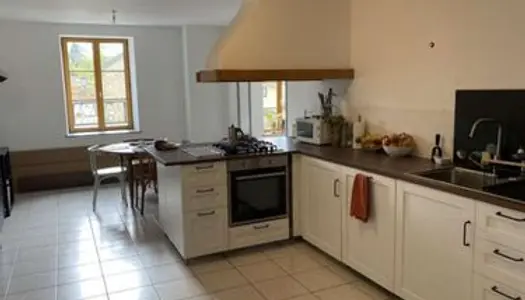 Appartement F4 à Floing à louer