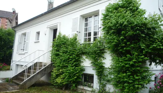 Dpt Aisne (02), CHATEAU THIERRY  à vendre proche centre ville maison de 150 m2 sur un terrain clos 