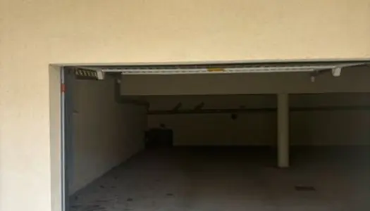 Place de parking intérieur (garage) 