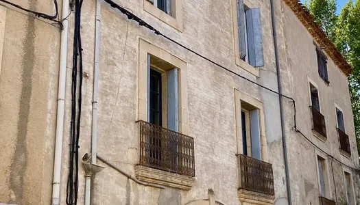 Maison de village avec caractère de 150 m² habitables avec terrasse couverte et garage. 