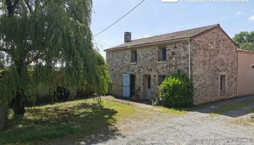 bel ensemble immobilier comprenant deux maisons indépendantes à la campagne, au calme. 