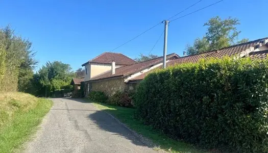 LONGÈRE EN POSITION DOMINANTE AVEC PISCINE 