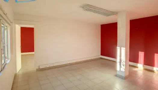 Bureau 67 m²