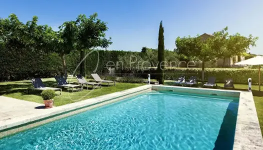 Location de vacances dans le Luberon avec piscine 