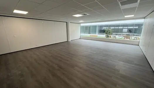Bureau 1372 m² 