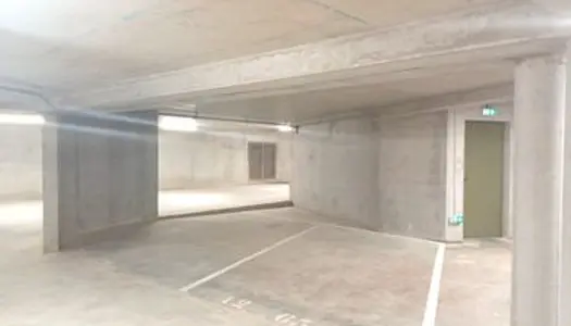 Place de parking en sous-sol en centre-ville 