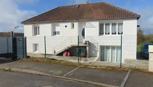 Maison surélevée 79m², 5 chambres, terrain 811 m², La Ferrière aux Etangs