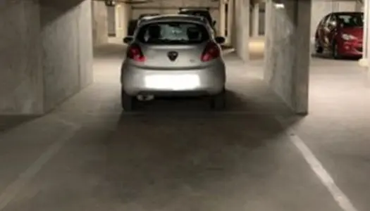 Parking sécurisé en sous-sol 