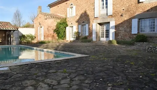 Corps De Ferme Sur Les Hauteurs De Castres