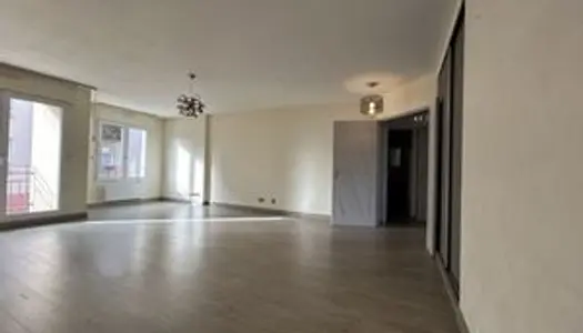 ORLEANS : appartement 4 pièces(84,25 m² Loi Carrez) avec terra 