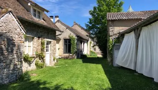 Propriété à vendre à la campagne : 230m² (+ combles et caves), terrain de 2500m² + 