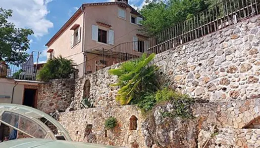 Villa Traditionnelle à Figaret d'Utelle avec Vue Panoramique