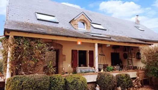 Maison ancienne au calme avec dépendances, jardin et piscine