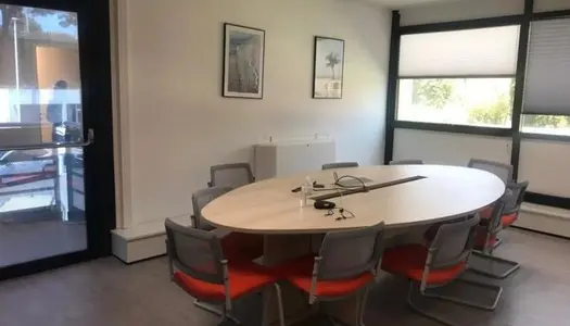 Bureau 300 m² 