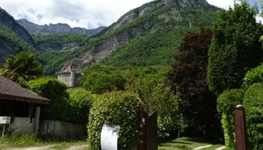 Terrain arboré 813m² LA TERRASSE 