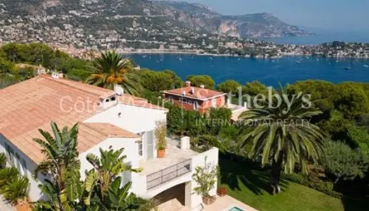 Somptueuse villa méditerranéenne à rénover avec vue mer panoramique à Villefranche-sur-Mer