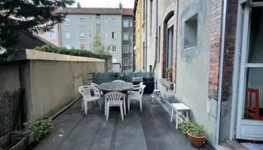 GRENOBLE Championnet T2 de 61 M² avec grande terrasse côté cour 