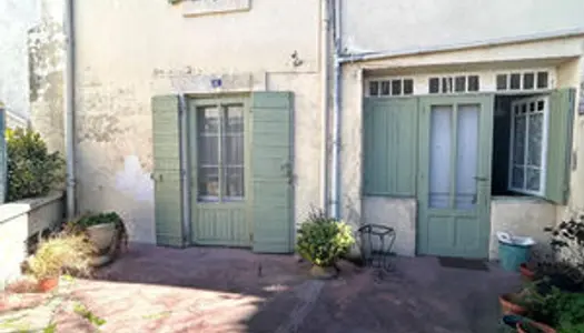 Cabannes - Maison de village 3 pièces avec cour à rénover
