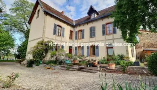 Maison 10 pièces 296 m²