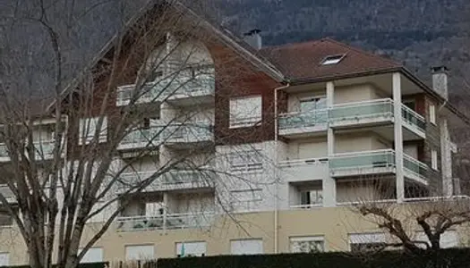 A louer centre du bourget-du-lac t 3 de 71 m 2 avec 2 balcons de 21.6 m2 au total avec belle vu et 