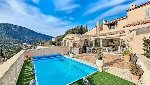 Splendide vue mer a 180 degres pour cette villa de 3 pieces au chic provencal avec piscine