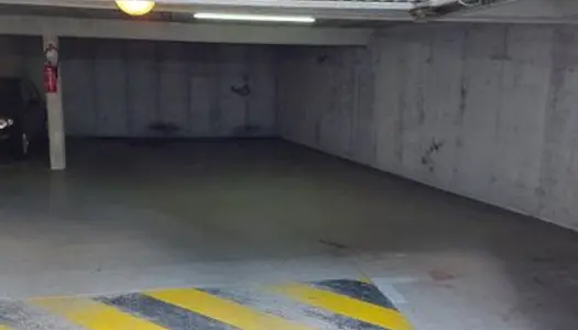 Place parking dans garage souterrain, proche Beaulieu 