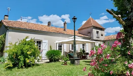 Splendide Maison Charentaise nichée au coeur d'un magnifique parc 