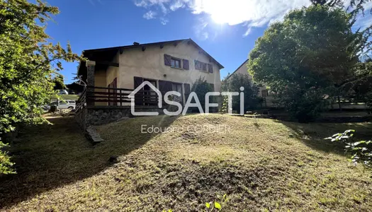 Maison individuelle avec jardin, idéalement située. 