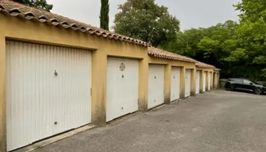 Parking - Garage Location Vitrolles   118€