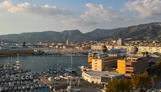 Loue beau T3 Toulon Mourillon immeuble le Panoramic vue mer