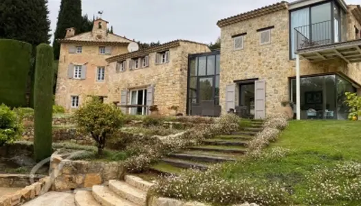 Vue sur la mer, tennis, calme absolu au Rouret 