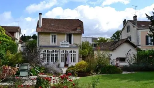 Dordogne: Belle maison de ville 