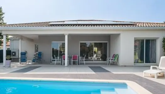 Maison individuelle avec piscine 