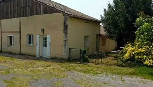 Maison de campagne T3 mitoyenne Rampieux 