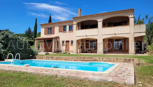 Villa T5 avec garage et piscine sur 1840m² 