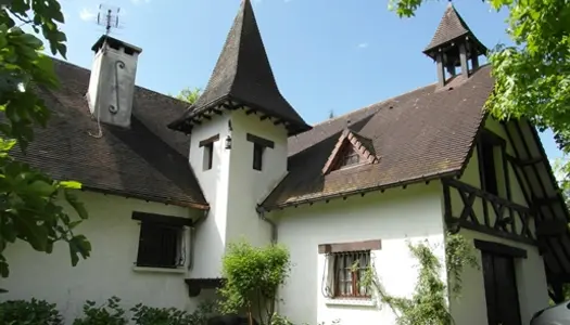 Proximité Oloron - Maison traditionnelle de très belle qualité, dans quartier calme - 