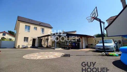 MAISON SUR TERRAIN DE 563 M² 