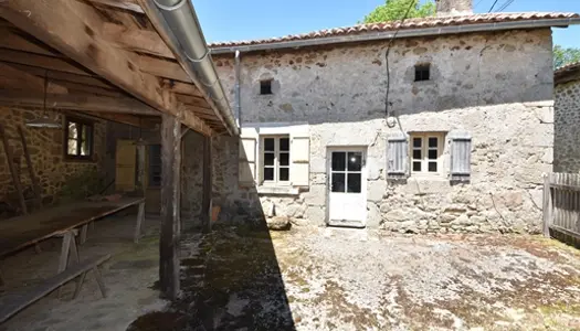 Charmante maison en pierre mitoyenne à rénover 