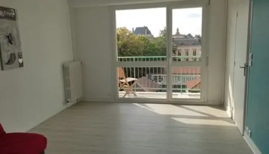 Beau studio 30 m2 avec balcon centre-ville d'Alençon à louer