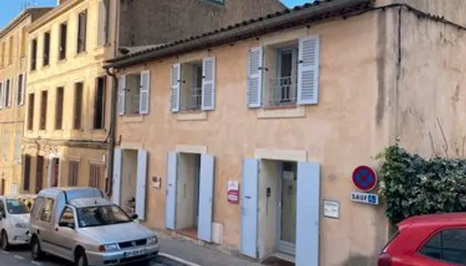 Immeuble de 450 m², avec garages, au coeur du village de BORMES