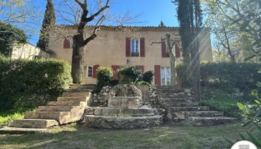 Meyreuil - Aix en Provence- Maison de pays de 310 m2 sur 5 Ha