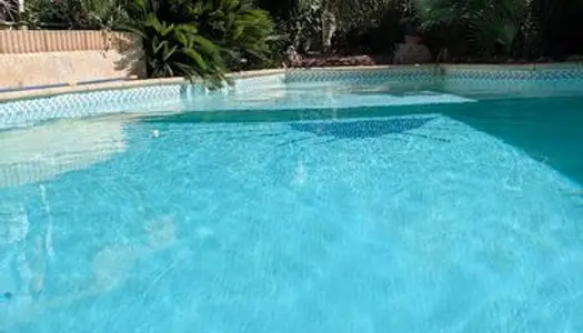 Chambre indépendante dans villa piscine 