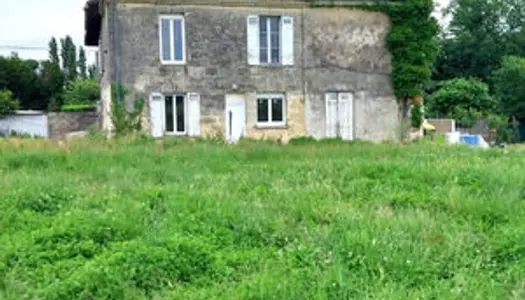 Maison en pierre à rénover 