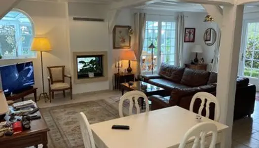 Maison confortable 6 pièces avec Jardin et Véranda à 125km de PARIS SUD par A6 