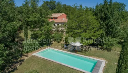 Maison de campagne avec piscine à vendre à Roussillon 