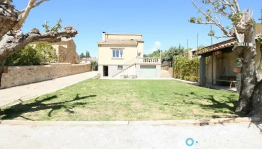 Agréable maison avec garage et vue dégagée à 15 minutes d'Uzès