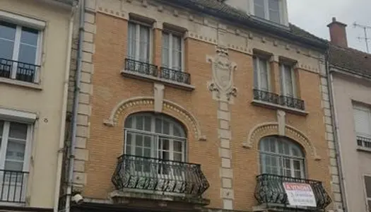 Belle maison de ville avec cour et terrasse