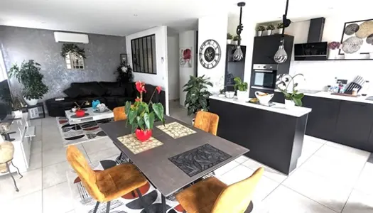 Appartement T3 en dernier étage avec garage et place de